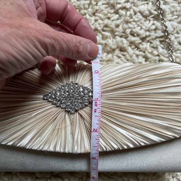 vintage cream satin clutch - Picture 4 of 8
